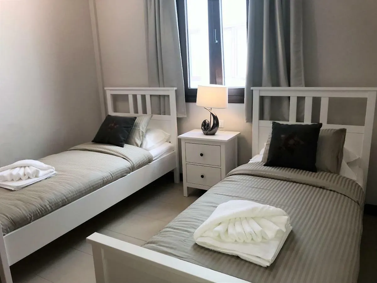 Noray Swan Villa Puerto Calero 0*,  İspanya
